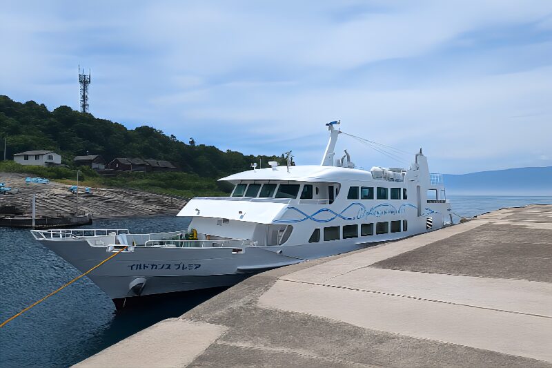 初島クルーズ船