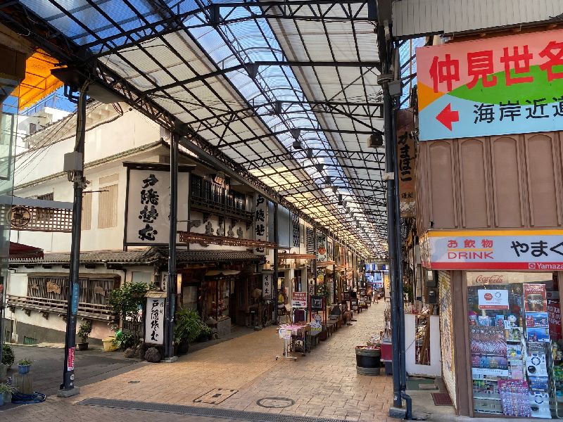 熱海駅前の仲見世商店街