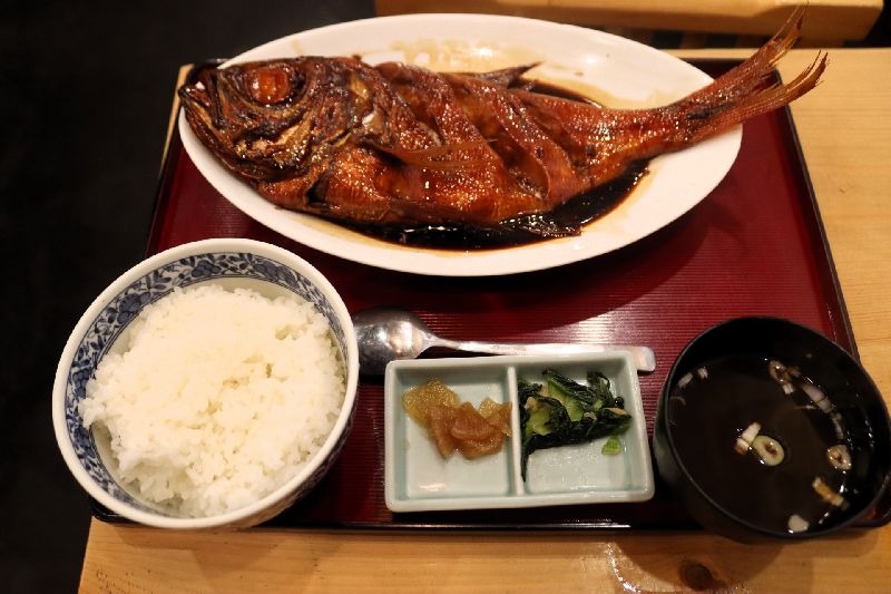 大きな金目鯛の煮つけ