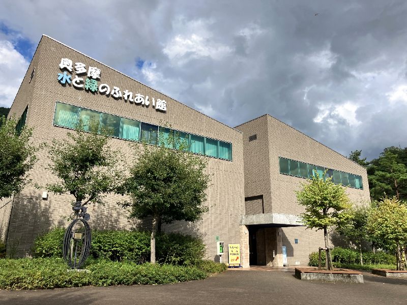 奥多摩湖_小河内ダム_水と緑のふれあい館